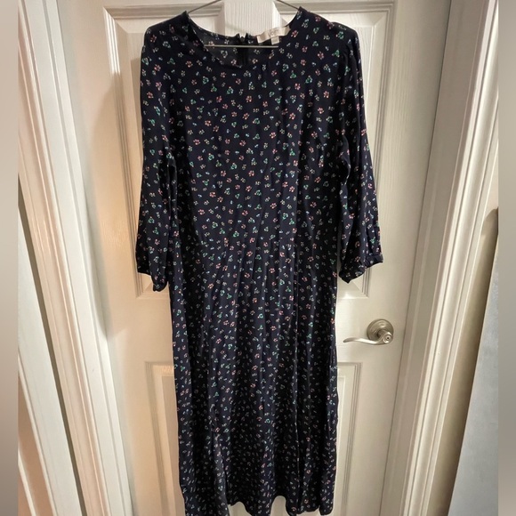 LOFT Dresses & Skirts - LOFT Navy Floral 3/4 Sleeve Dress